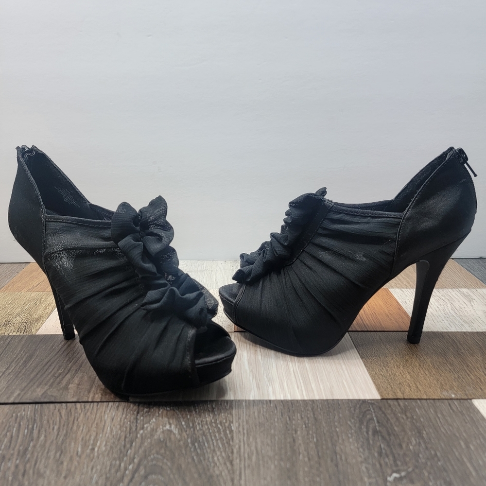 Women's 6.5M Black Stiletto Heels